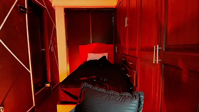 Snapshot of SexyNaf chatting on 02.24.25 SexyNaf online show from 02.24.25