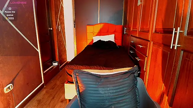 Snapshot of SexyNaf chatting on 03.11.25 SexyNaf online show from 03.11.25