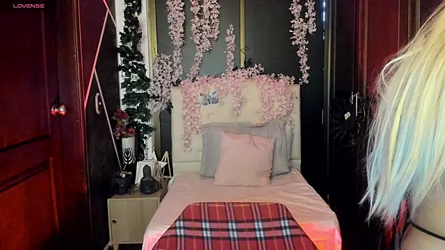 Snapshot of SexyNaf chatting on 09.08.25 SexyNaf online show from 09.08.25