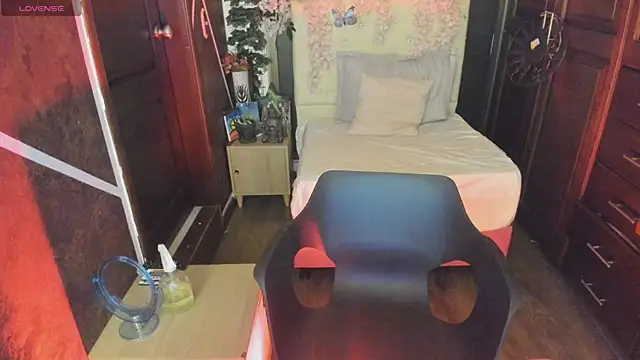 Snapshot of SexyNaf chatting on 09.11.25 SexyNaf online show from 09.11.25