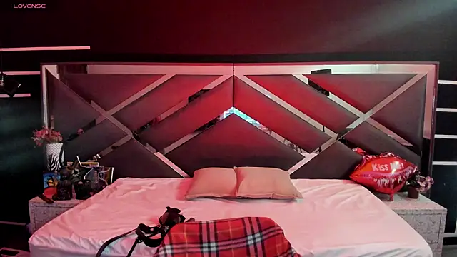 Snapshot of SexyNaf chatting on 09.15.25 SexyNaf online show from 09.15.25