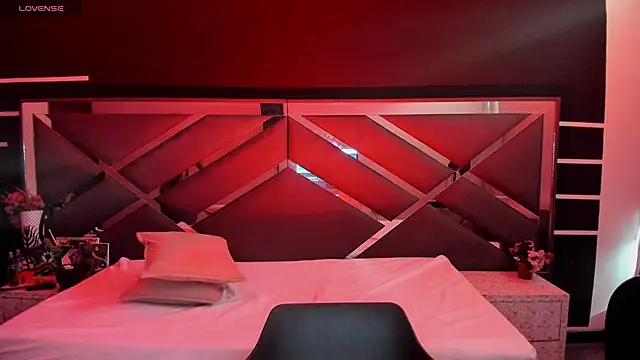 Snapshot of SexyNaf chatting on 09.19.25 SexyNaf online show from 09.19.25