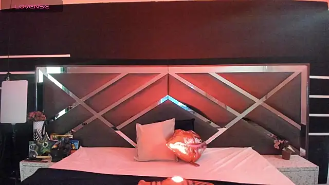 Snapshot of SexyNaf chatting on 09.25.25 SexyNaf online show from 09.25.25