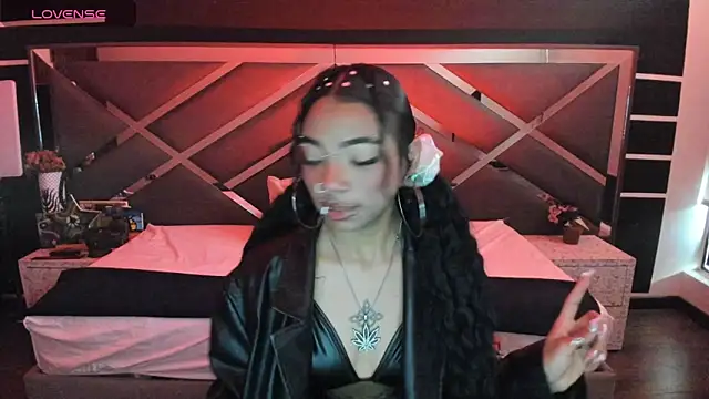 Snapshot of SexyNaf chatting on 09.26.25 SexyNaf online show from 09.26.25