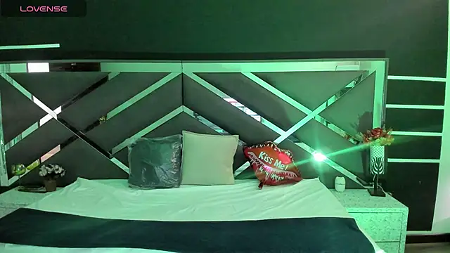 Snapshot of SexyNaf chatting on 10.08.25 SexyNaf online show from 10.08.25