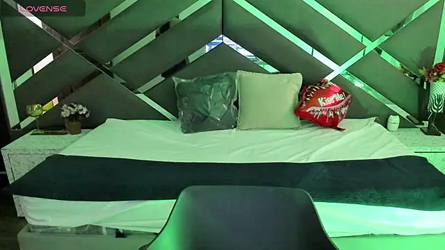 Snapshot of SexyNaf chatting on 10.09.25 SexyNaf online show from 10.09.25