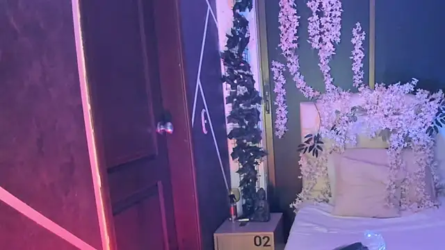 Snapshot of SexyNaf chatting on 10.15.25 SexyNaf online show from 10.15.25