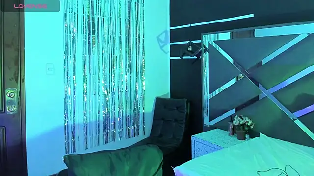 Snapshot of SexyNaf chatting on 10.17.25 SexyNaf online show from 10.17.25