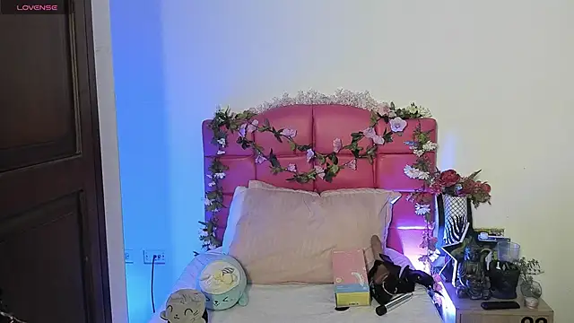 Snapshot of SexyNaf chatting on 10.27.25 SexyNaf online show from 10.27.25