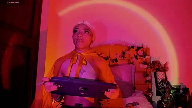 Snapshot of SexyNaf chatting on 10.29.25 SexyNaf online show from 10.29.25