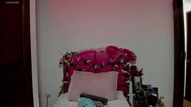 Snapshot of SexyNaf chatting on 10.30.25 SexyNaf online show from 10.30.25