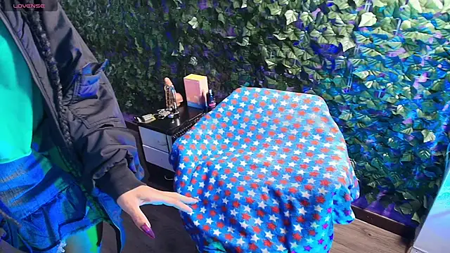 Snapshot of SexyNaf chatting on 11.25.25 SexyNaf online show from 11.25.25