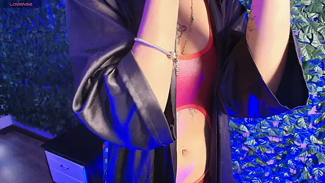 Snapshot of SexyNaf chatting on 11.26.25 SexyNaf online show from 11.26.25