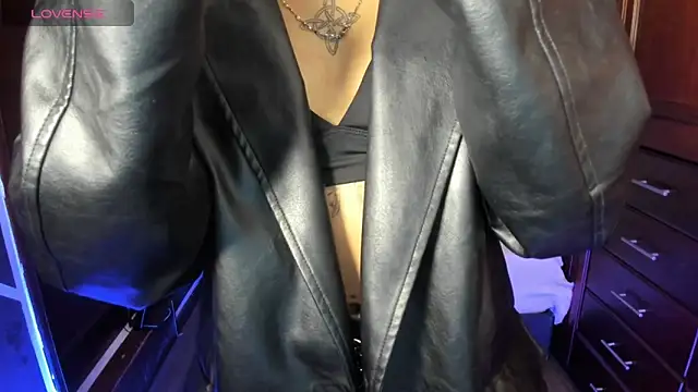 Snapshot of SexyNaf chatting on 12.01.25 SexyNaf online show from 12.01.25