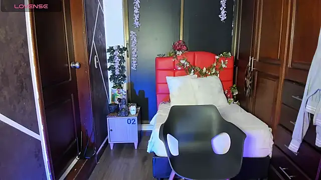 Snapshot of SexyNaf chatting on 12.04.25 SexyNaf online show from 12.04.25