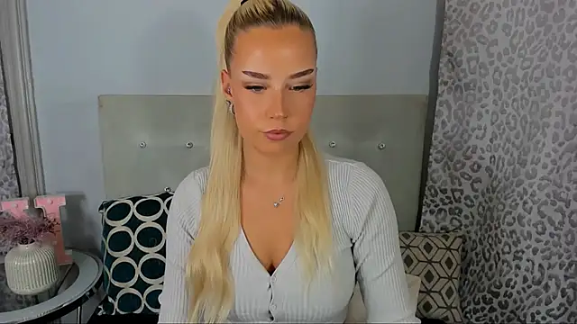Snapshot of KristyHoney chatting on 05.19.26 KristyHoney online show from 05.19.26
