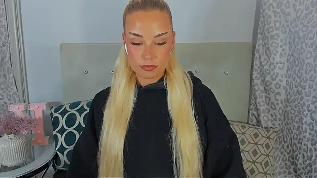 Snapshot of KristyHoney chatting on 06.14.26 KristyHoney online show from 06.14.26