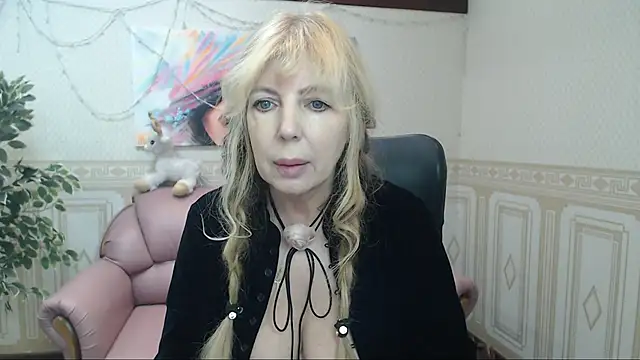 Snapshot of Anna_Diax chatting on 02.08.25 Anna Diax online show from 02.08.25