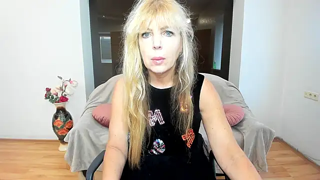 Snapshot of Anna_Diax chatting on 11.27.25 Anna Diax online show from 11.27.25