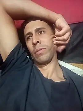 Snapshot of ElBati492 chatting on 10.10.25 ElBati492 online show from 10.10.25