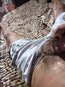 Snapshot of ElBati492 chatting on 10.22.25 ElBati492 online show from 10.22.25