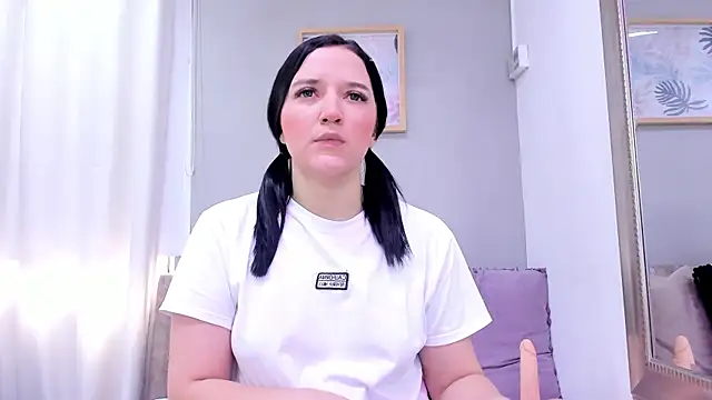Snapshot of _EmilyJireh_ chatting on 04.27.26 EmilyJireh online show from 04.27.26