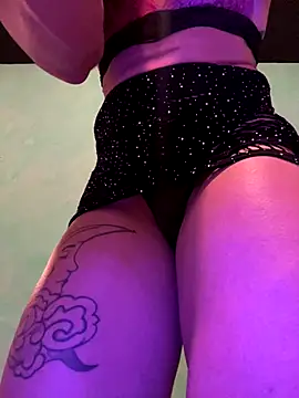 xMirana  online show from 10.15.25