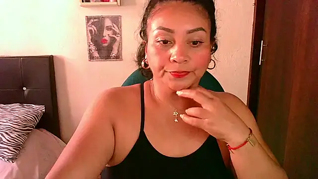 Snapshot of zaray_bella chatting on 05.09.26 zaray bella online show from 05.09.26