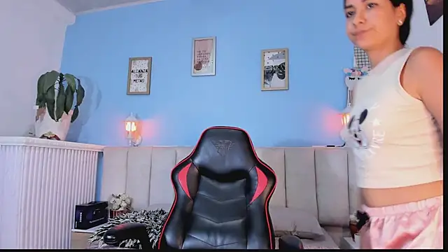 lyzzi smith01 online show from 01.22.25