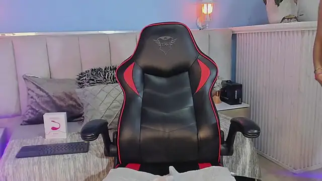 lyzzi smith01 online show from 01.30.25