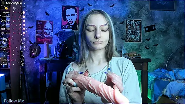 Snapshot of KuromiRacer_ chatting on 03.04.25 KuromiRacer  online show from 03.04.25