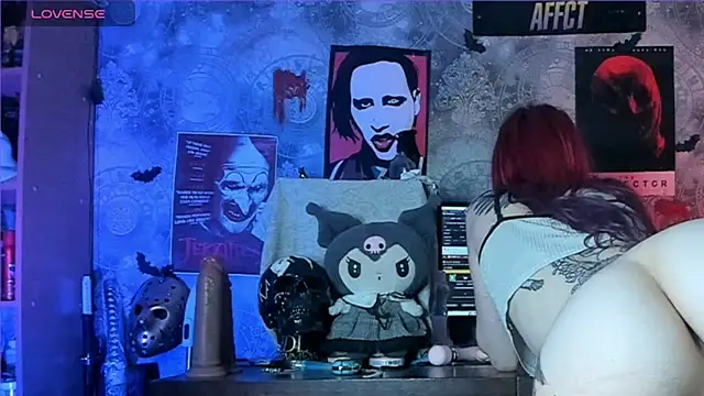 Snapshot of KuromiRacer_ chatting on 09.08.25 KuromiRacer  online show from 09.08.25