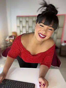 Alexa Miss online show from 09.14.25