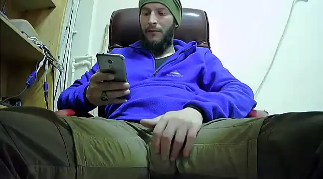 hardbigcock16 online show from 01.15.25