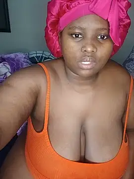 Snapshot of queenxdede chatting on 05.15.26 queenxdede online show from 05.15.26