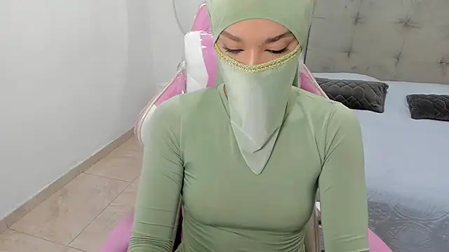 Snapshot of Hanaa_latif chatting on 12.27.24 Hanaa latif online show from 12.27.24