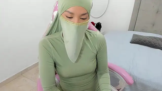 Snapshot of Hanaa_latif chatting on 12.28.24 Hanaa latif online show from 12.28.24