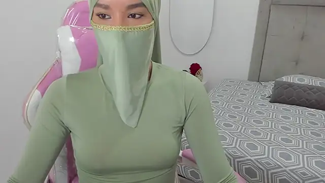 Snapshot of Hanaa_latif chatting on 12.30.24 Hanaa latif online show from 12.30.24