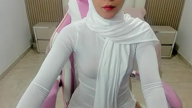 Snapshot of Hanaa_latif chatting on 02.17.25 Hanaa latif online show from 02.17.25