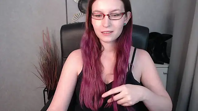 emmaxDelight online show from 02.04.25