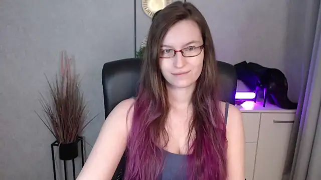 emmaxDelight online show from 12.17.25