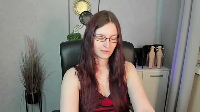 Snapshot of emmaxDelight chatting on 06.11.26 emmaxDelight online show from 06.11.26