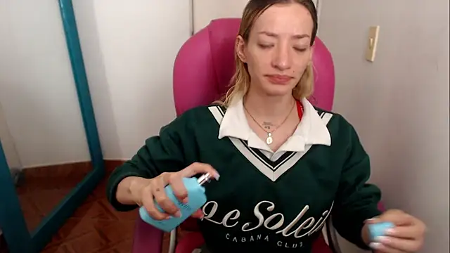 Snapshot of zoe_jones13 chatting on 07.19.26 zoe jones13 online show from 07.19.26