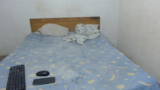 Snapshot of KateAndSimon chatting on 02.09.25 KateAndSimon online show from 02.09.25