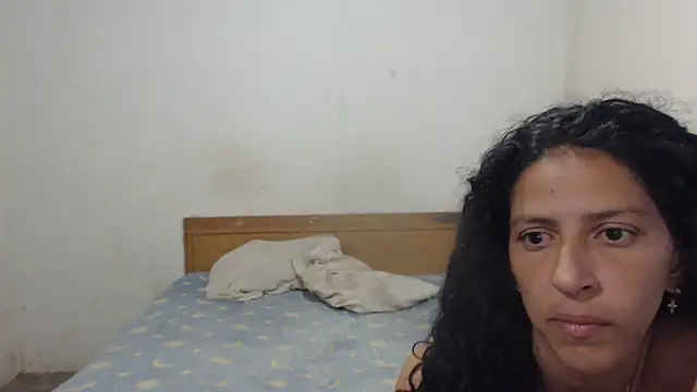 Snapshot of KateAndSimon chatting on 02.12.25 KateAndSimon online show from 02.12.25