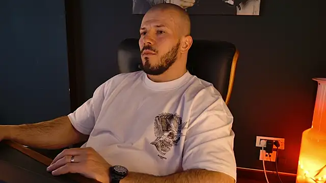 Snapshot of AngeloEric chatting on 02.11.26 AngeloEric online show from 02.11.26