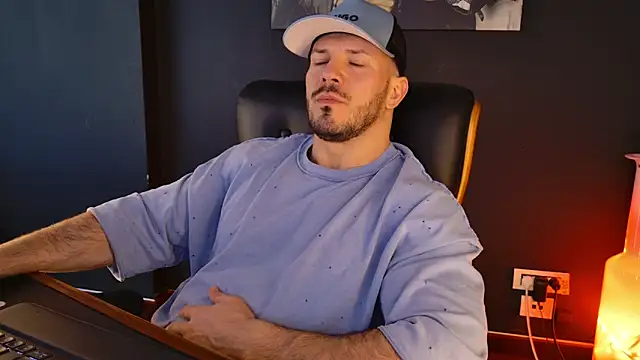 Snapshot of AngeloEric chatting on 03.03.26 AngeloEric online show from 03.03.26