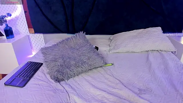 LARISSAEVANS online show from 02.01.25