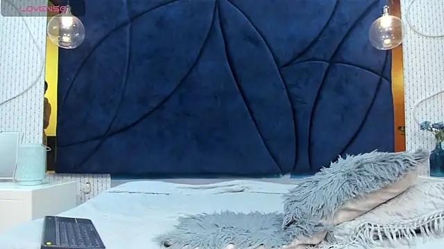 LARISSAEVANS online show from 02.05.25