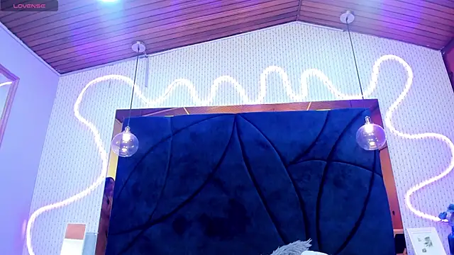 LARISSAEVANS online show from 02.11.25